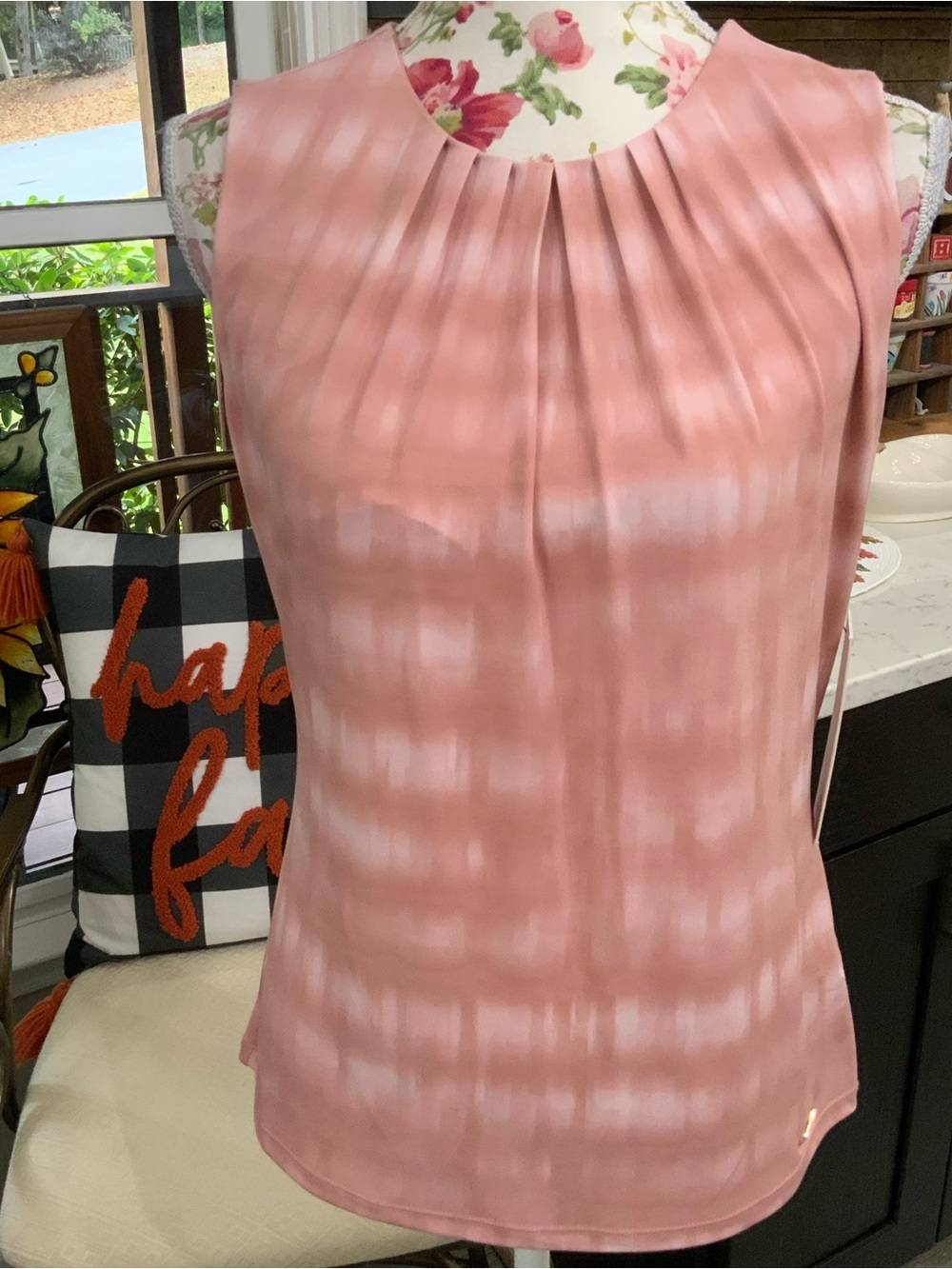 Calvin Klein Women Small Sleeveless Blouse Blush Pink Print Pleated Neckline New